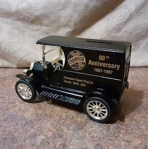 Ford Motor Company Officially Licensed Champion Sp - Picture 9 of 12